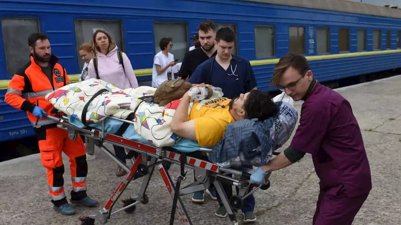 Aparatoso Accidente Entre Locomotora Y Un Tren Dejó Decenas De Heridos