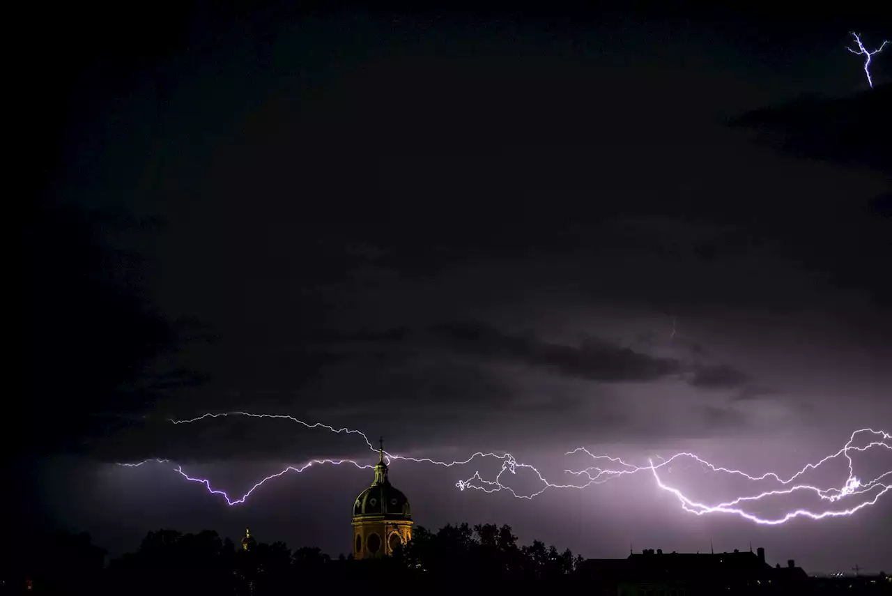 Météo en France : 60 départements placés en vigilance orange aux orages