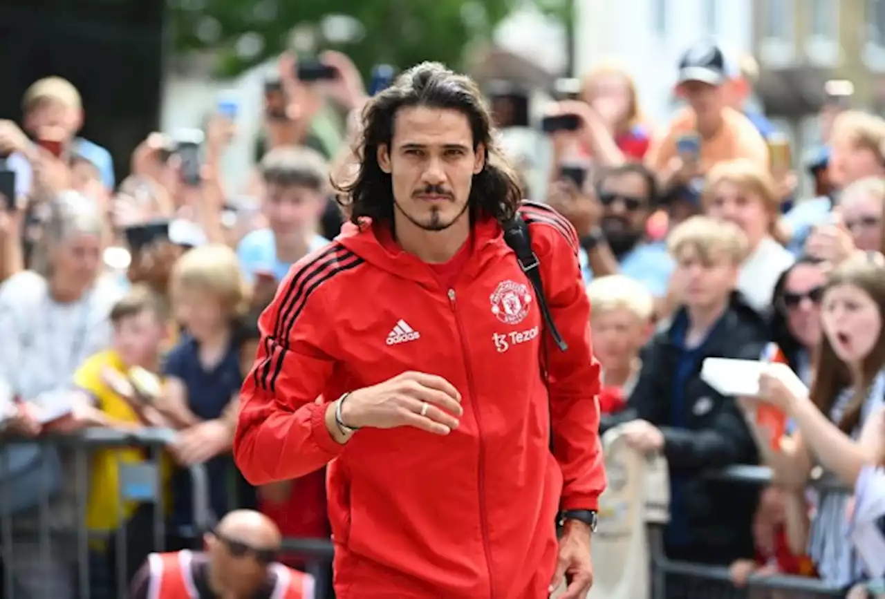 Edinson Cavani Linked With Shock Transfer After Manchester United Exit