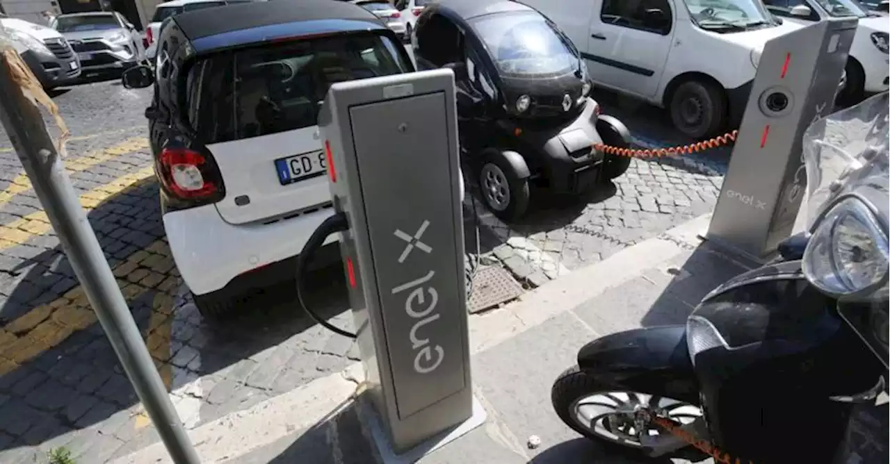 Auto elettrica, una rivoluzione difficile che apre nuovi scenari industriali e opportunità