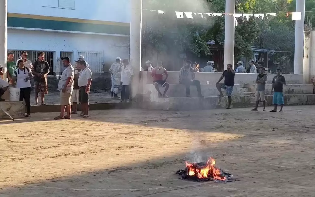 Inicia Jornada Electoral en Oaxaca con quema de casillas y boletas en la costa e Istmo