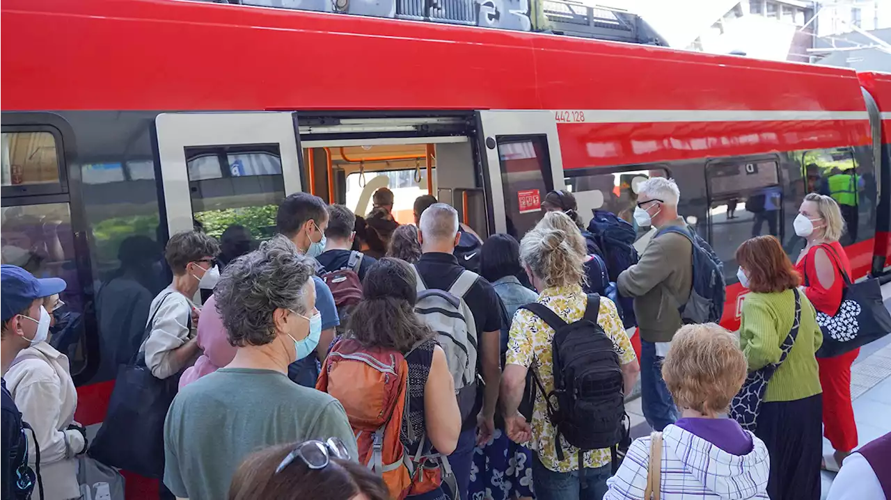 Züge wieder rappelvoll – Fahrräder müssen draußen bleiben - B.Z. – Die Stimme Berlins