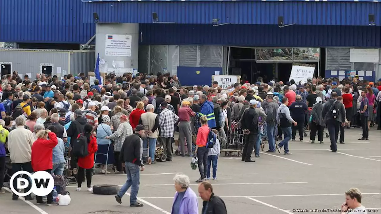 В Мариуполе для получения питьевой воды надо записаться в очередь | DW | 05.06.2022