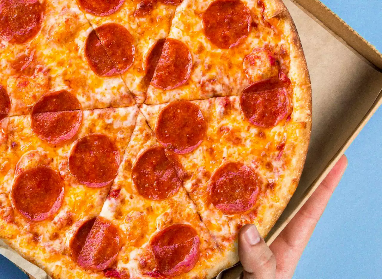 5 Fast-Food Pizza Chains People Are Flocking To — Eat This Not That