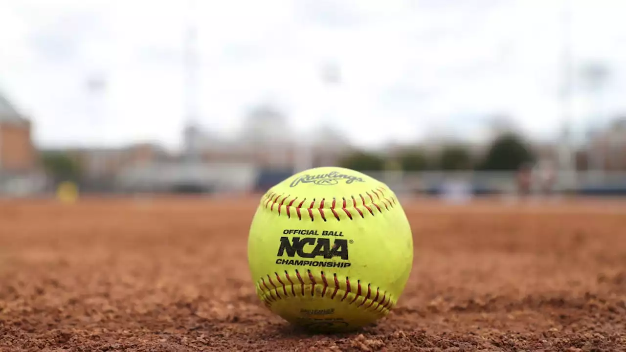 Alo homers, Oklahoma beats Texas to reach WCWS semifinals