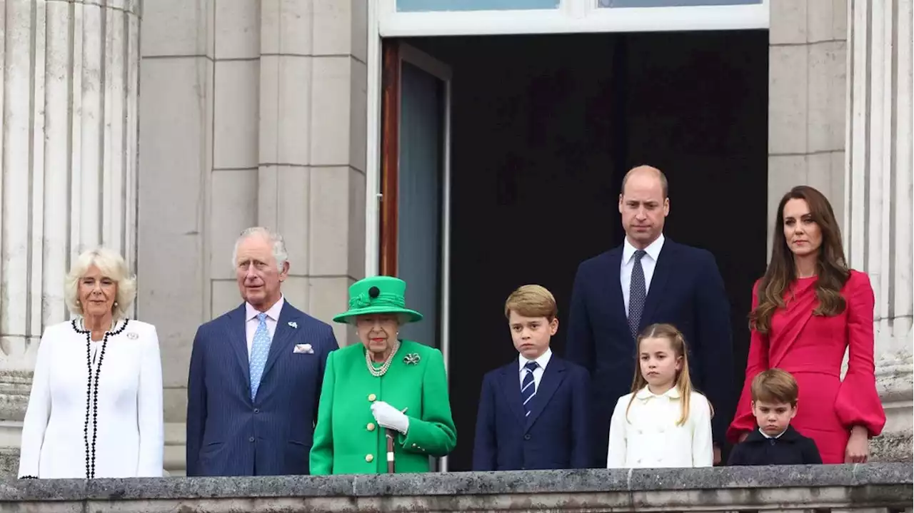 La reine Elizabeth II fait une apparition surprise pour le dernier jour de son jubilé