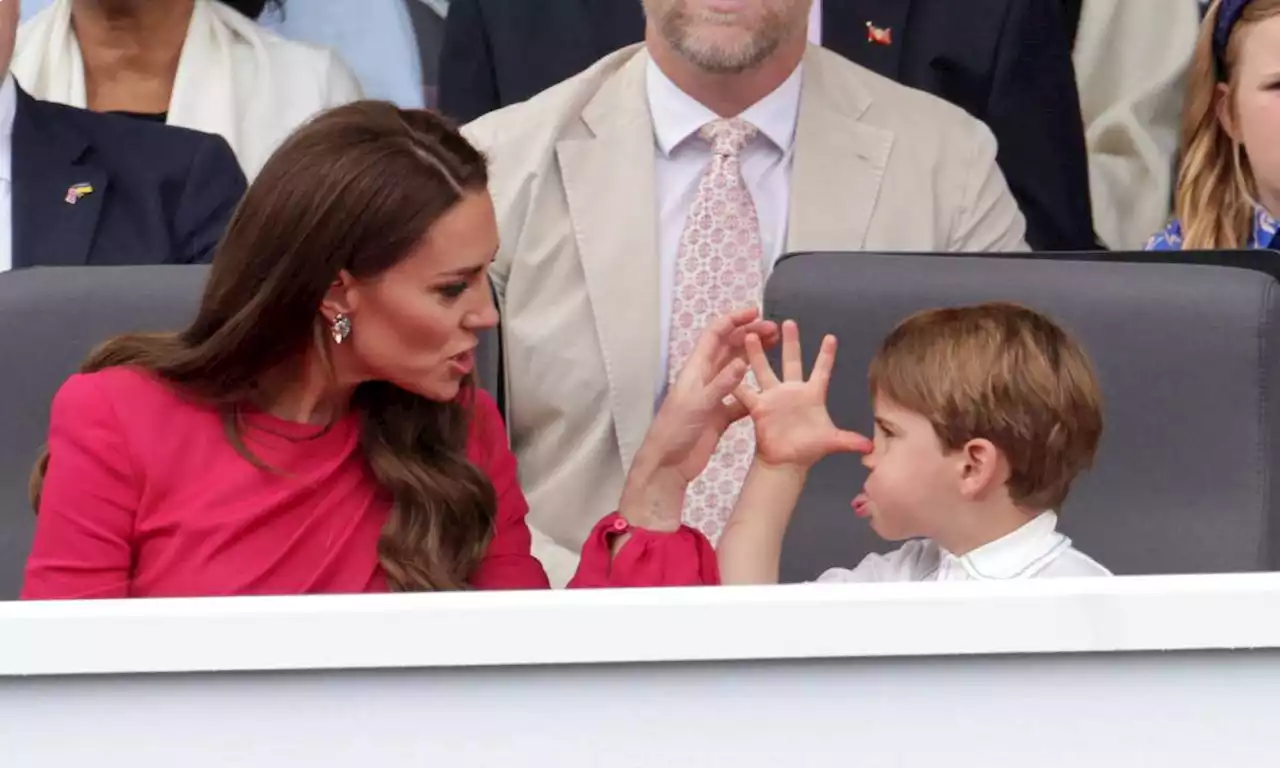 Kate Middleton struggles with endearingly relatable mum moment during Jubilee Pageant - WATCH