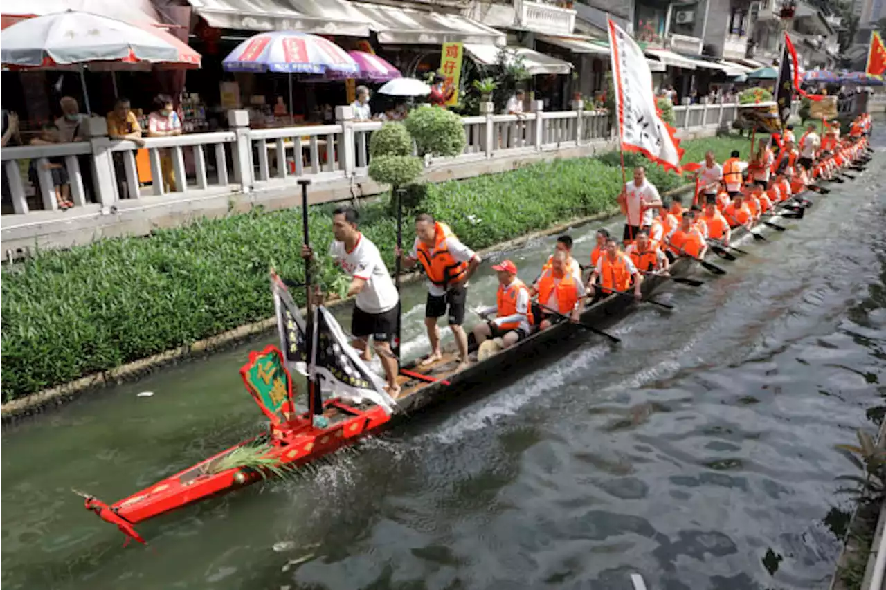 As COVID retreats, dragon boat tradition back in south China