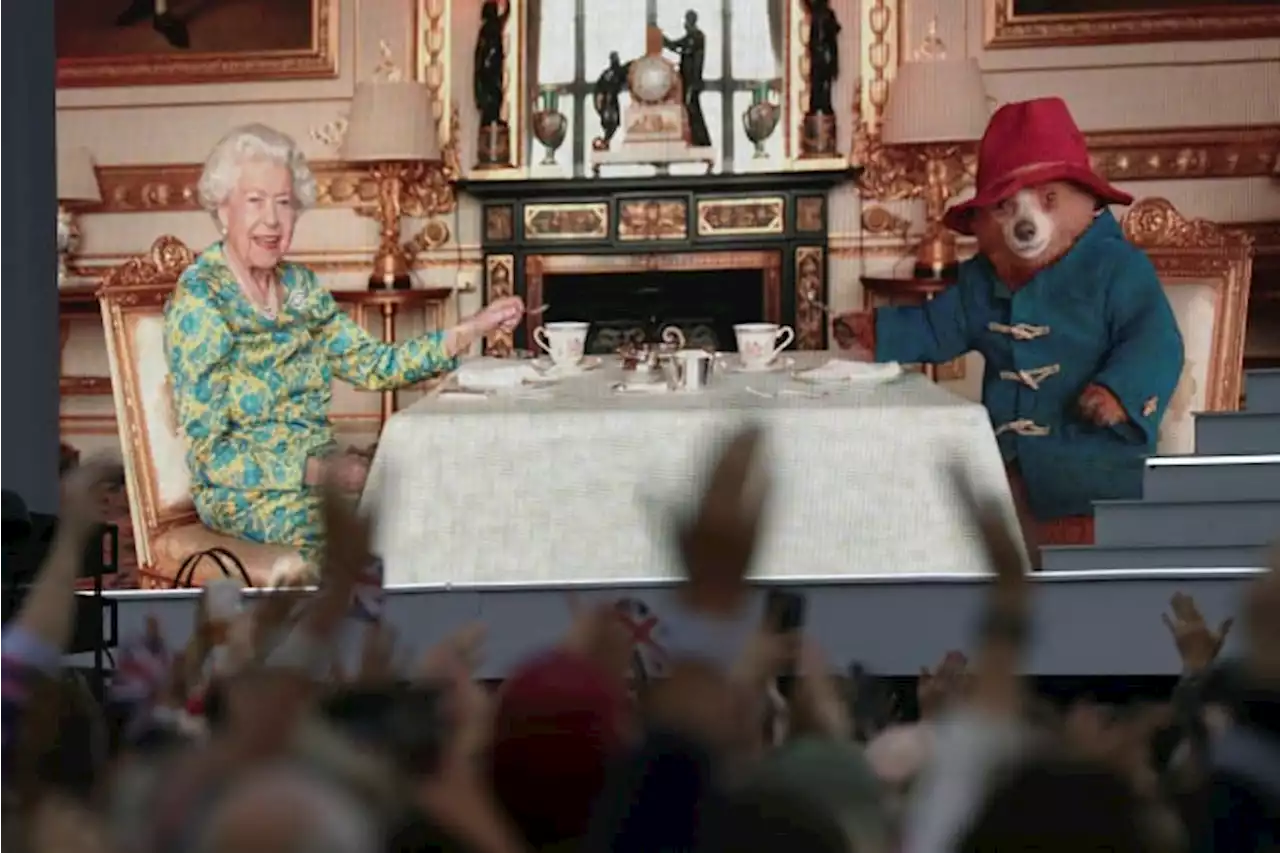 Mystery solved: UK Queen shares secret with Paddington