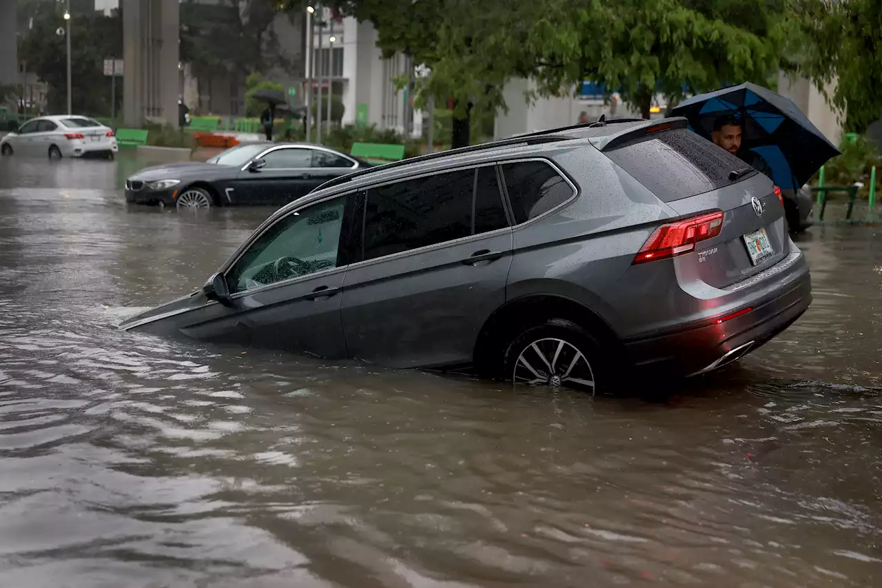 Heavy Rain Hits Florida, Flooding Strands Miami Vehicles