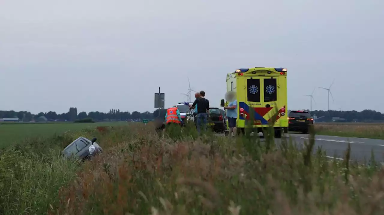 Twee gewonden bij botsing op N379 bij Valthermond