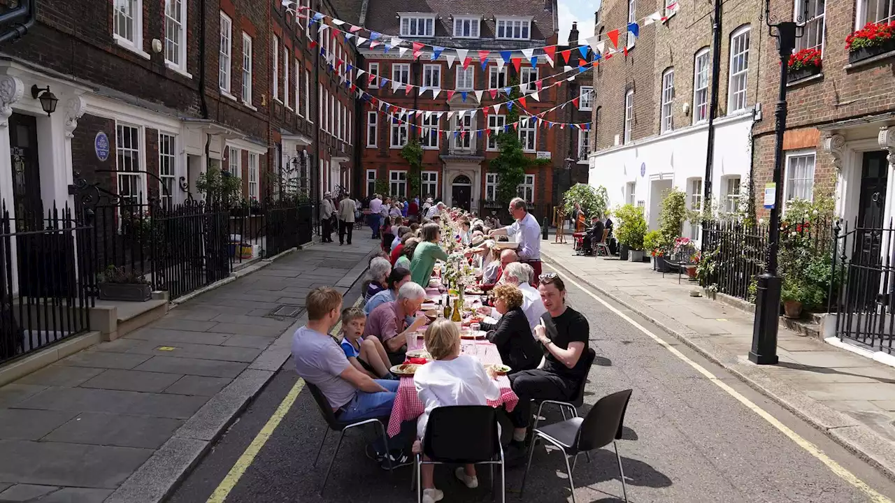 Platinum Jubilee: Street parties taking place across UK as celebrations enter final day