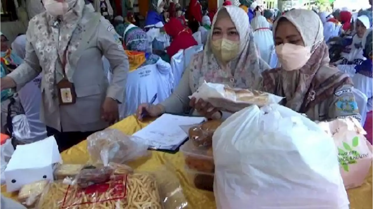 Petugas Sita Makanan Ringan Hingga Petisan Milik Calon Jemaah Haji Bandar Lampung