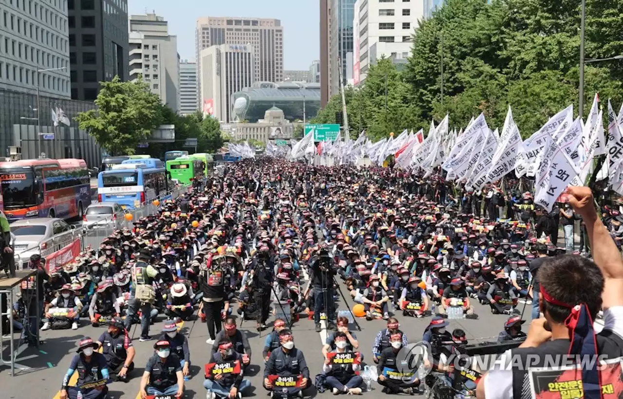 화물연대 모레부터 총파업 물류대란 우려…정부, 무관용 엄정 대응 | 연합뉴스