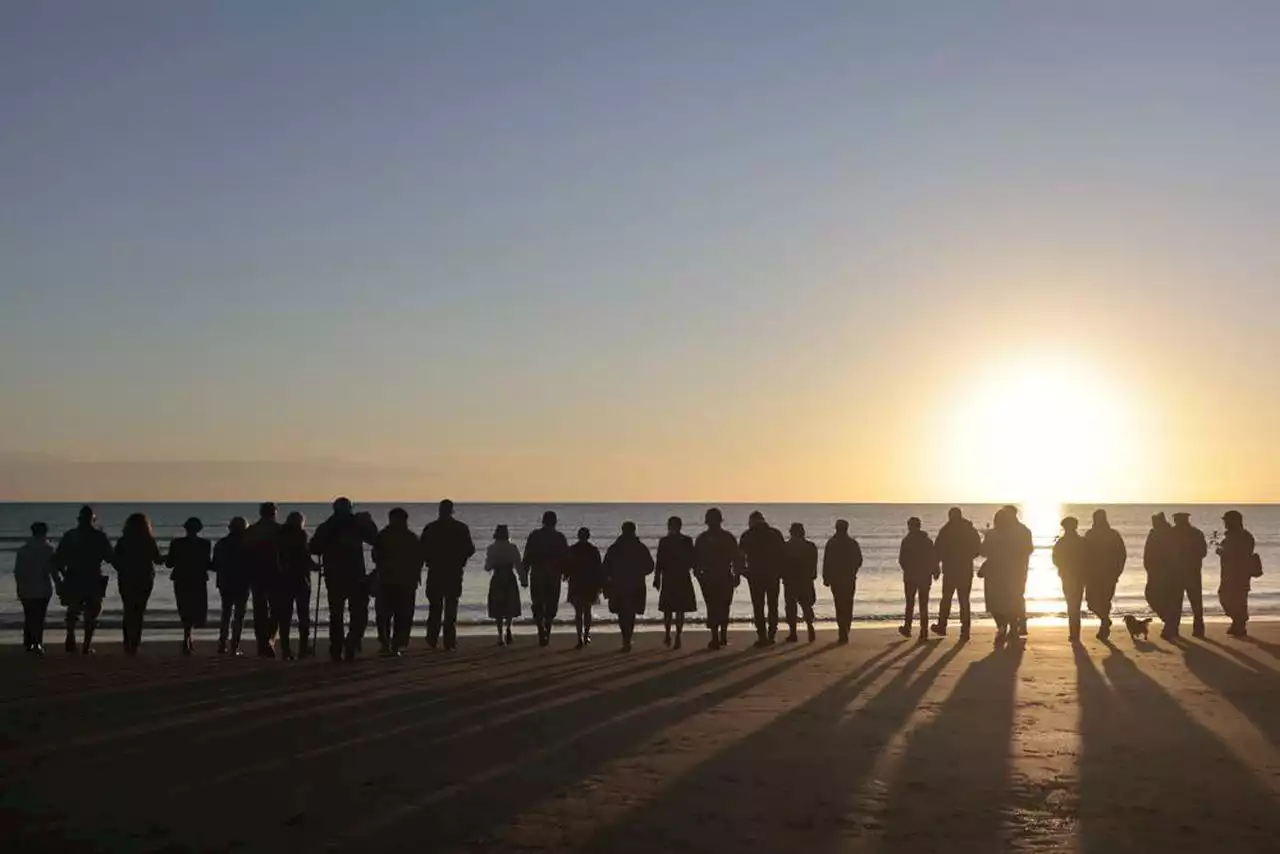 Crowds return to Normandy to honor World War II veterans