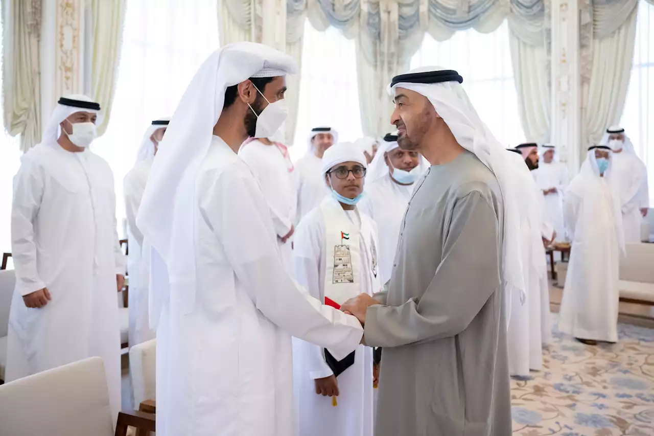 رئيس الدولة يستقبل عالم الفيزياء أحمد المهيري وخميس الجنيبي الفائز بأولمبياد الرياضيات العالمية