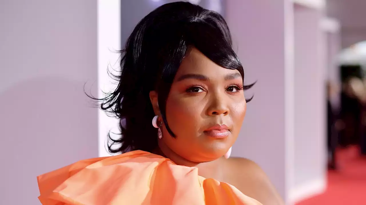 Lizzo's Mod High Ponytail Is Giving 1960s Barbie