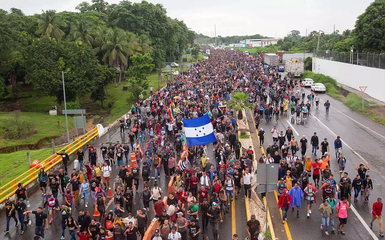 Caravana con miles de migrantes busca atención de líderes Cumbre de las Américas en EU