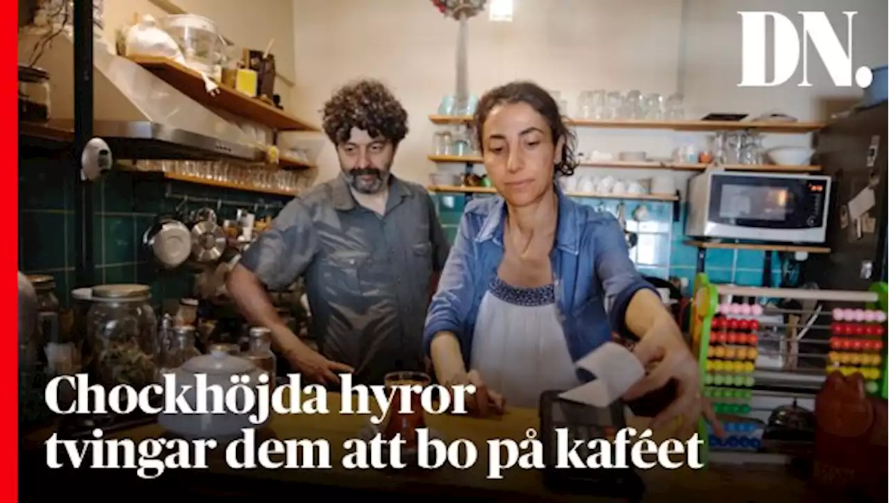 Chockhöjda hyror tvingar dem att bo på kaféet