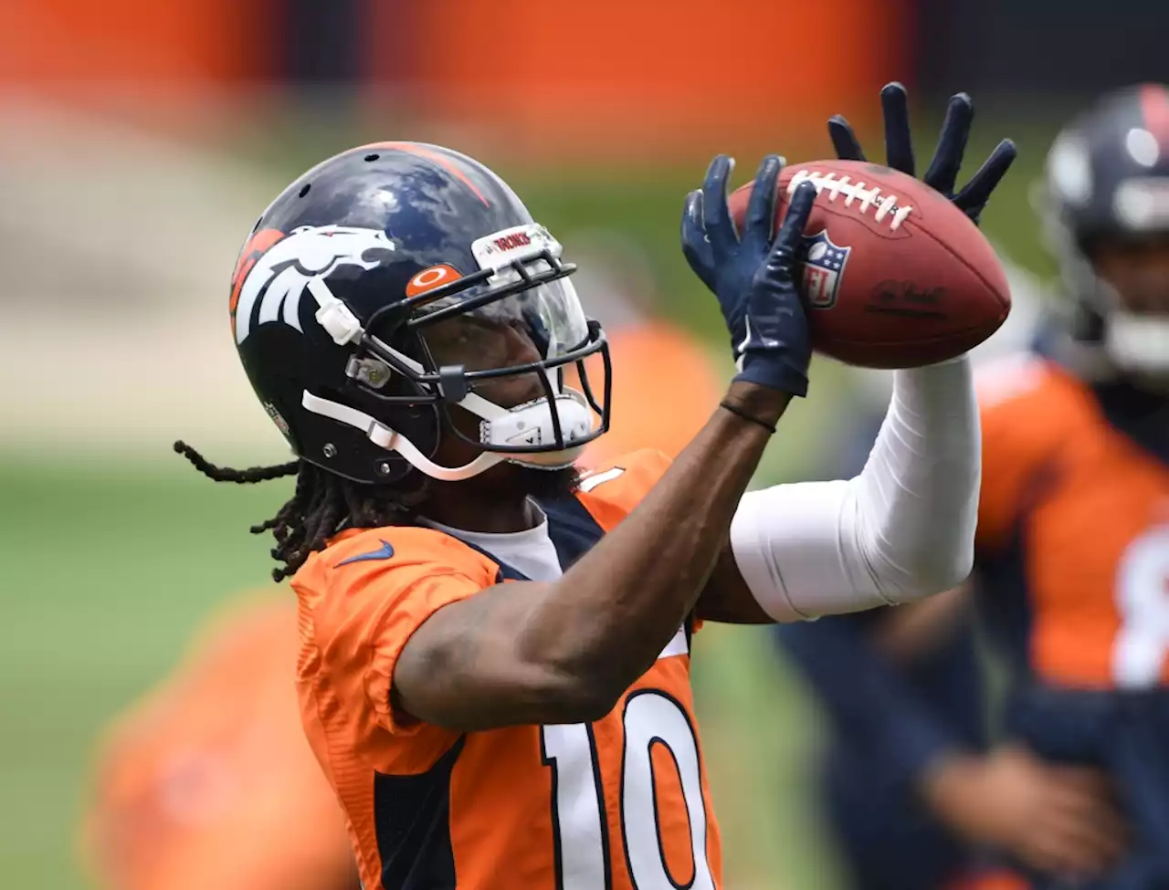 Broncos Briefs: Receiver Jerry Jeudy leaves practice early