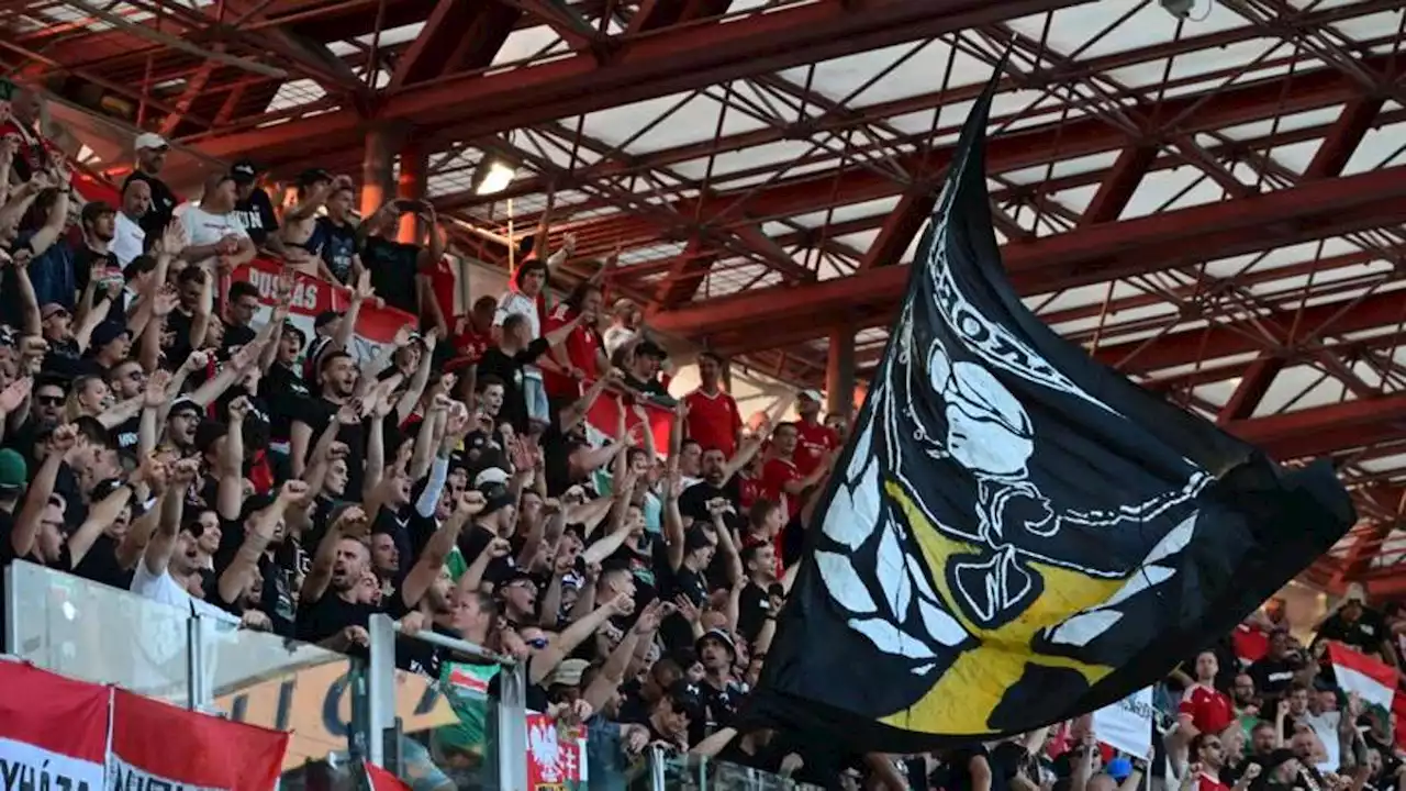 Sfilata in maglia nera verso lo stadio: 1500 ultrà ungheresi a Cesena. In tribuna anche Orban