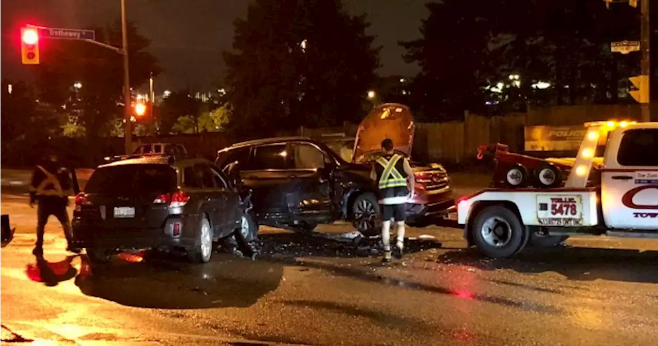 Man seriously injured and 3 others hurt after multi-vehicle crash in Toronto - Toronto | Globalnews.ca