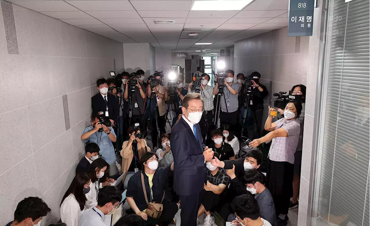 이재명 첫 출근 “0.5선 무거운 책임감…할 일 상당히 많다”