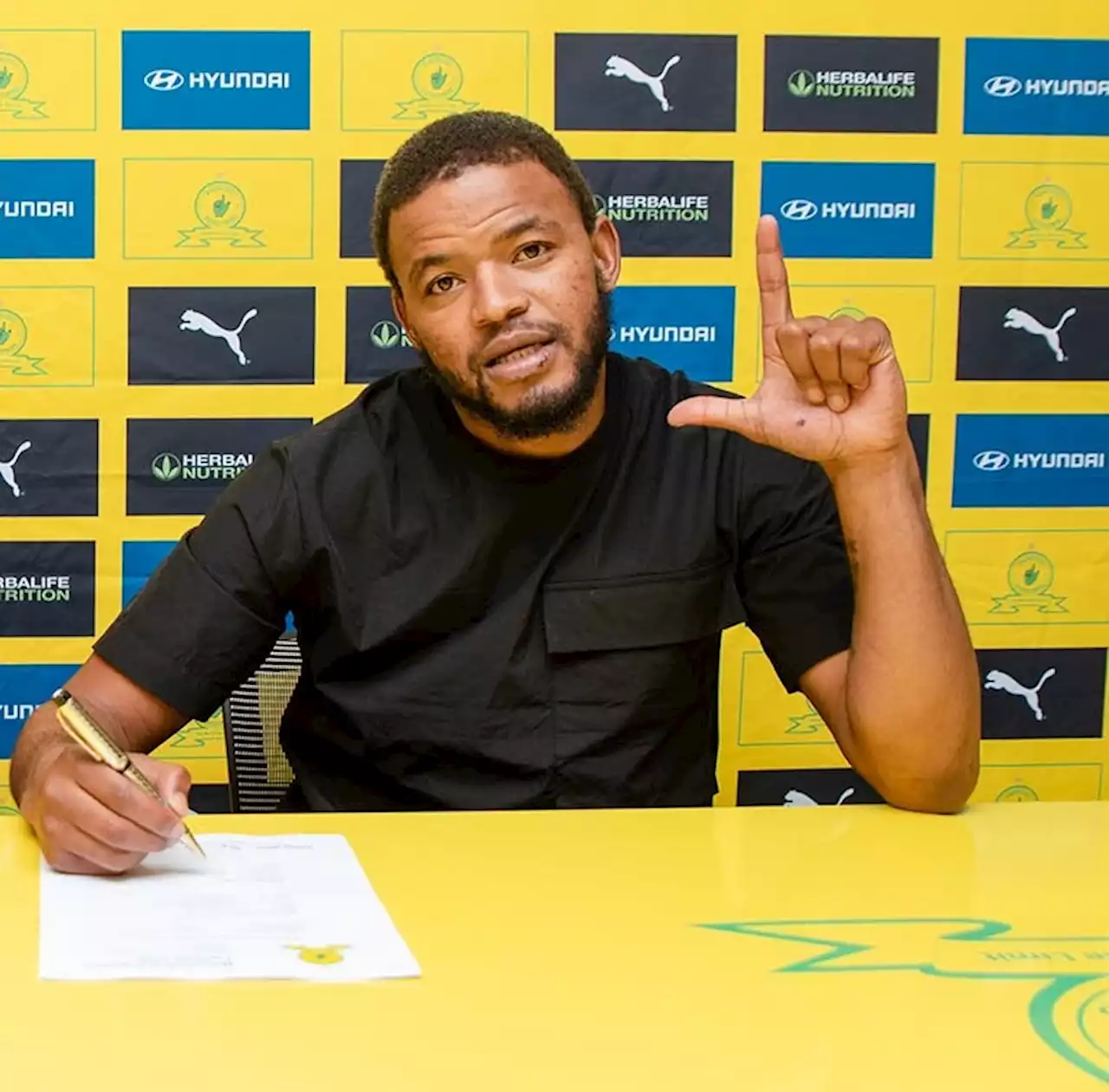 Sipho Mbule names Mamelodi Sundowns legend Teko Modise as idol