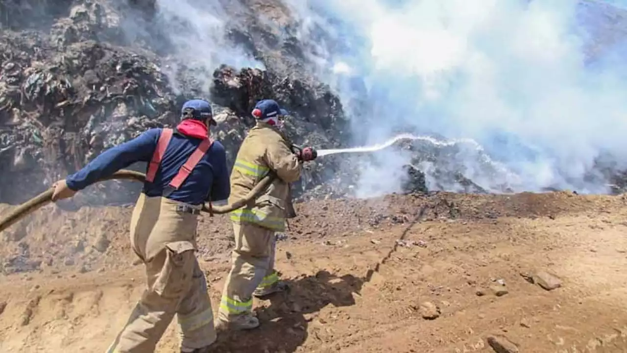 Humo de incendio en tiradero de Chimalhuacán afecta la zona oriente del Edomex