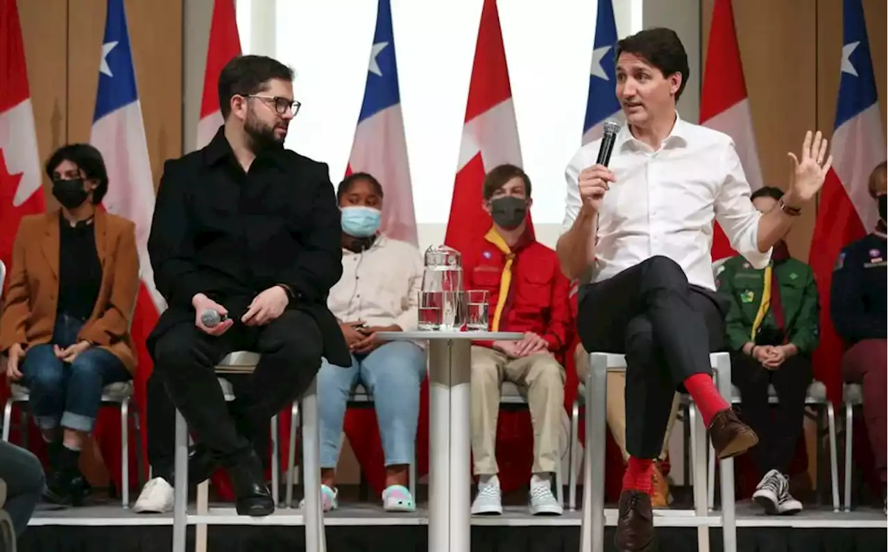 Boric habla con Trudeau en tres idiomas durante reunión en Canadá