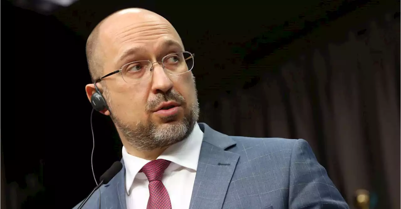 Ukraine may give English status of business language -prime minister