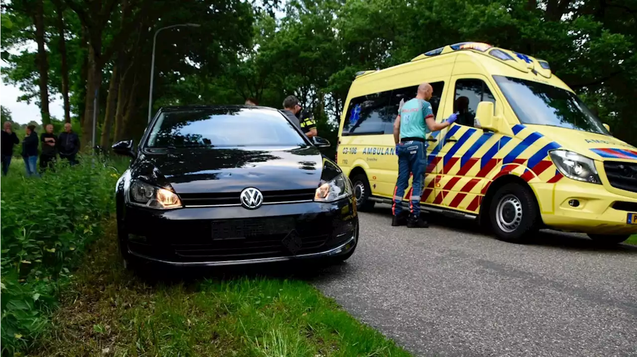 Fietsster raakt gewond bij botsing met auto in Roden