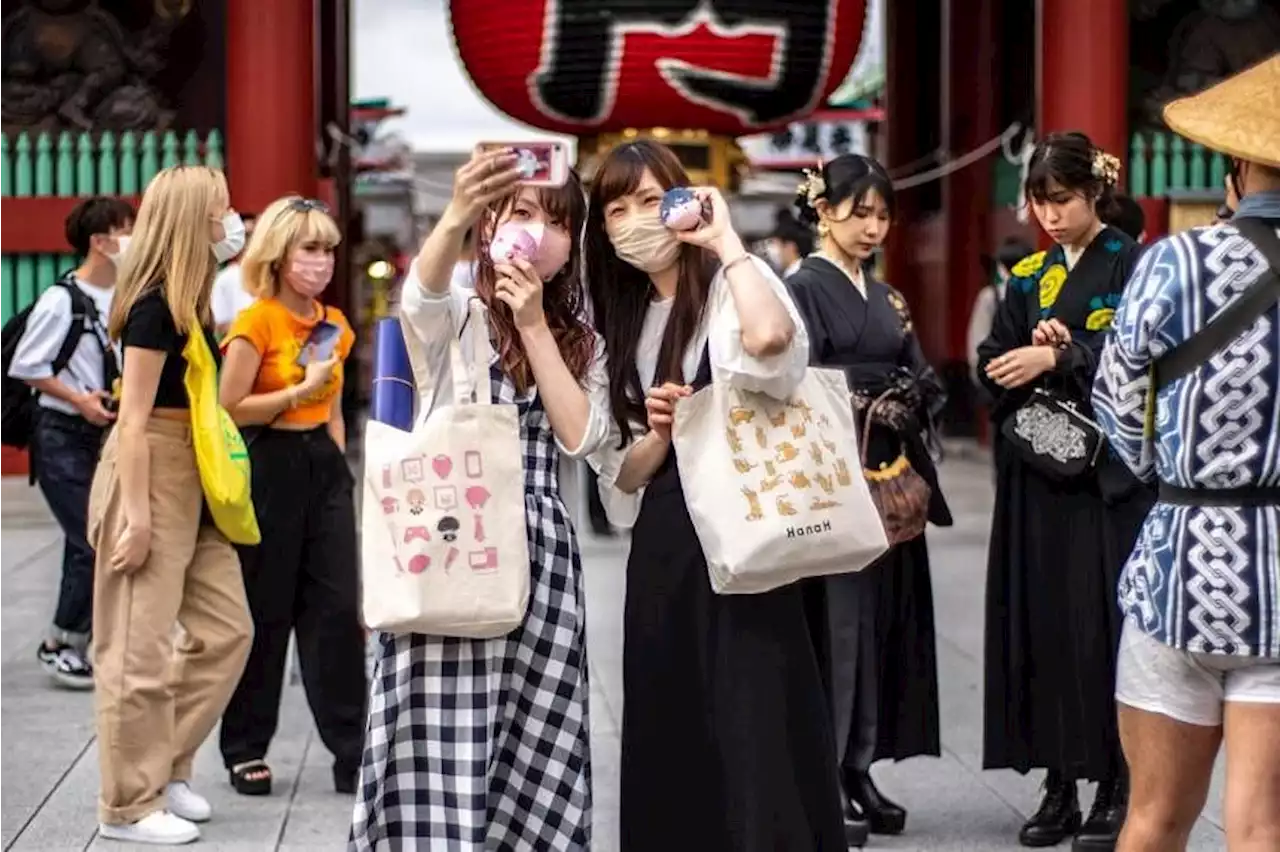 Tourists to Japan must wear masks or risk expulsion