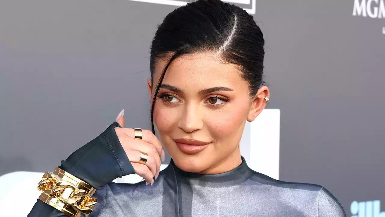 Kylie Jenner's Monochromatic Eye Makeup Is a Vibe