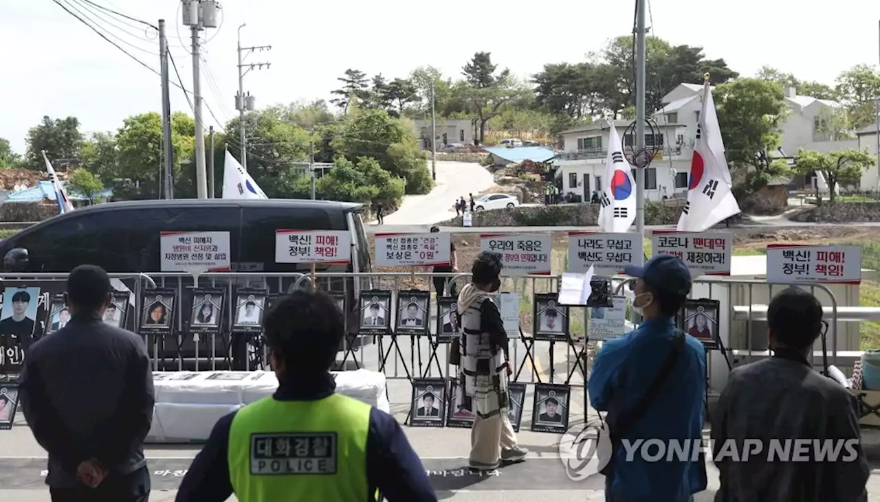 尹대통령, 文 사저 시위에 '대통령 집무실도 시위 허가하는 판'(종합2보) | 연합뉴스