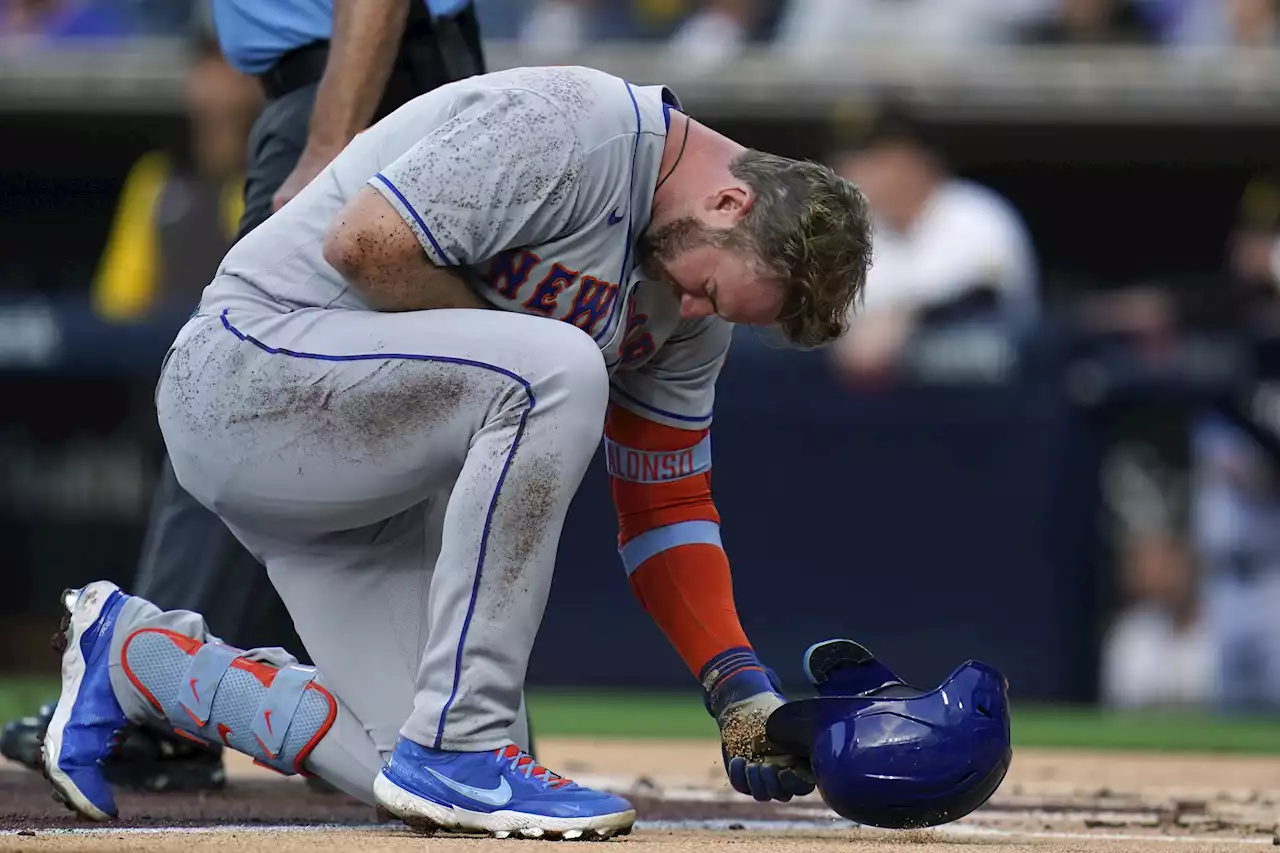 Mets slugger Alonso exits after getting hit on hand by pitch