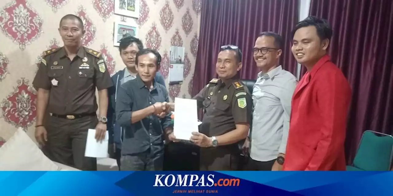 Kejari Padang Didemo, Desak Usut Nama Pejabat Terkait Kasus Korupsi Dana KONI