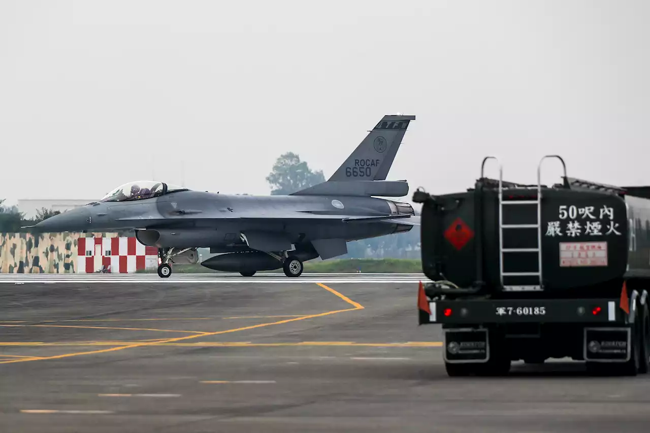 US Air Force pilot flying Taiwanese F-16 crash lands at Honolulu airport