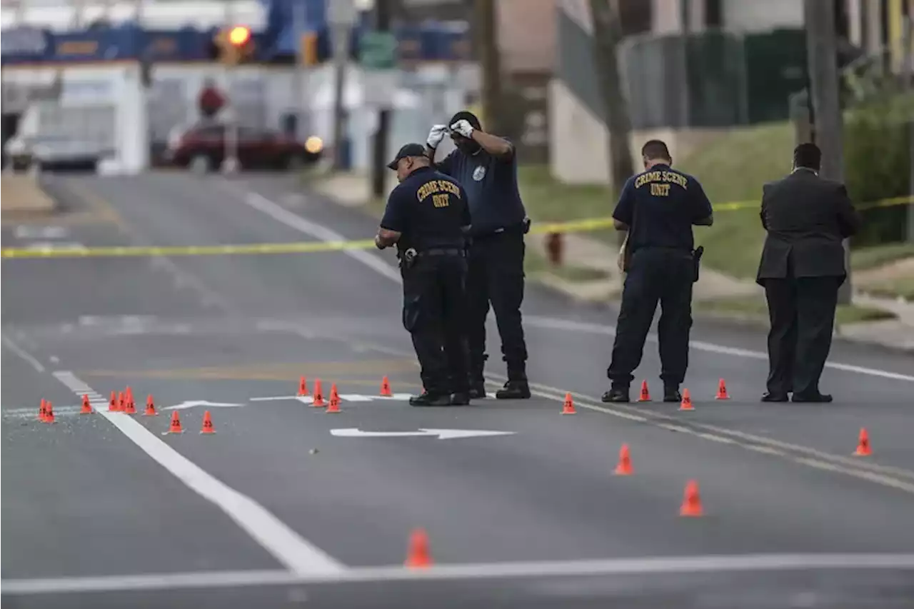 Man, 34, fatally shot while driving car in Crescentville