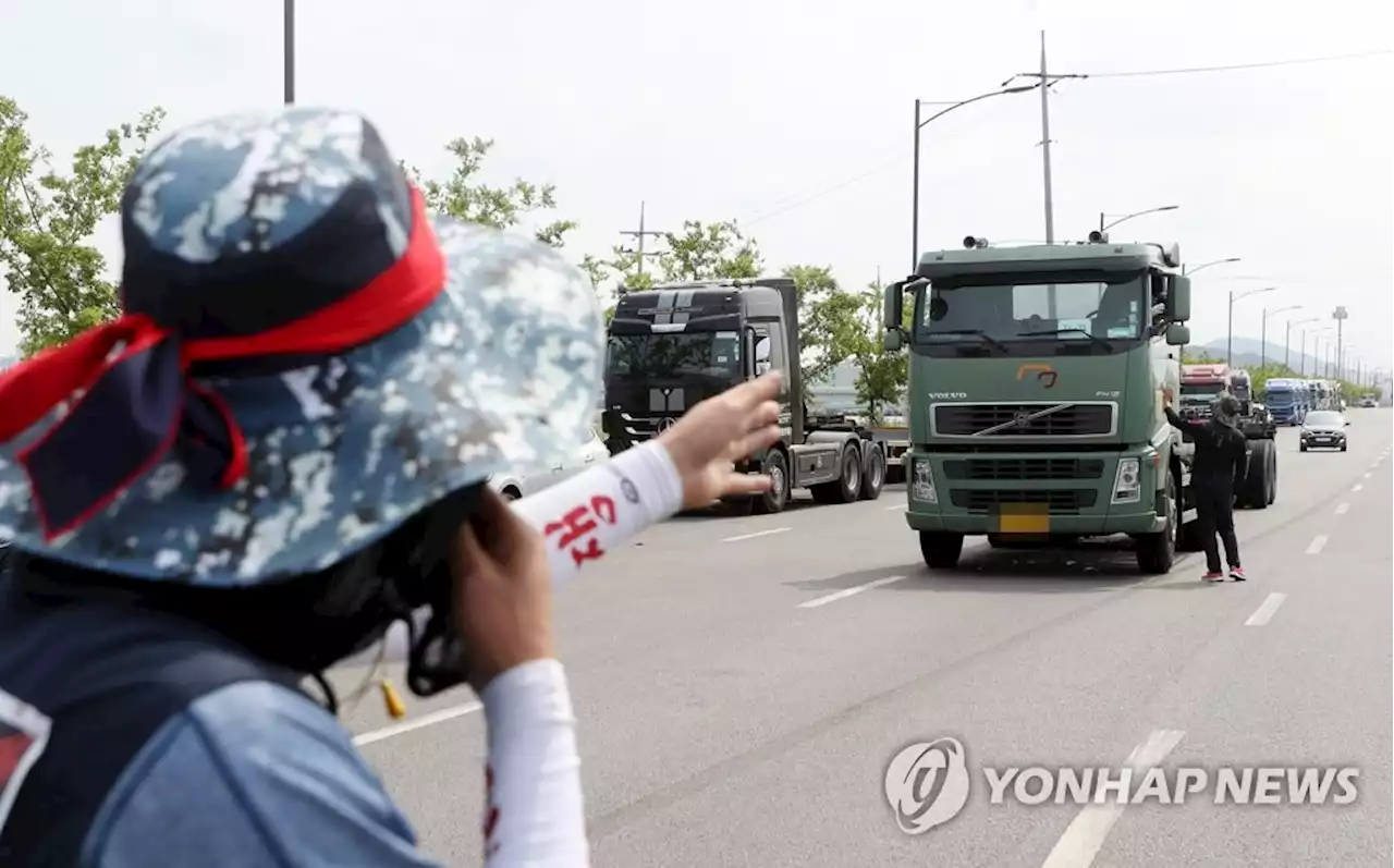 화물연대 파업 이틀째 29% 6천500명 참여…전국 곳곳 충돌-운송차질(종합) | 연합뉴스