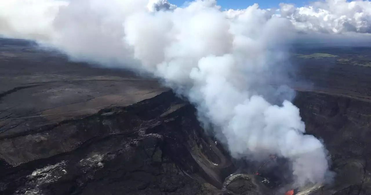 Helicopter carrying 6 crashes in Hawaii lava field