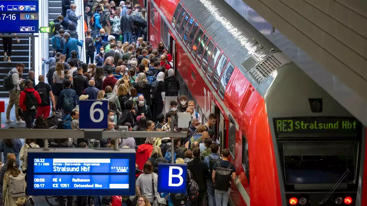 Wegen Bauarbeiten: Zugverkehr in Richtung Ostsee eingeschränkt