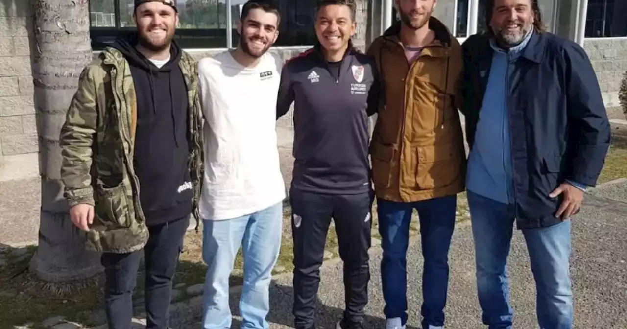 El ex River que se fotografió junto a sus hijos con Gallardo