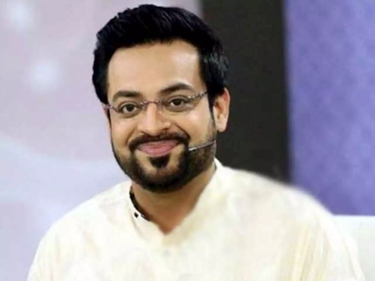 انتقال کے بعد عامر لیاقت کے سوشل میڈیا اکاؤنٹس پر دعائے مغفرت کی اپیل - ایکسپریس اردو