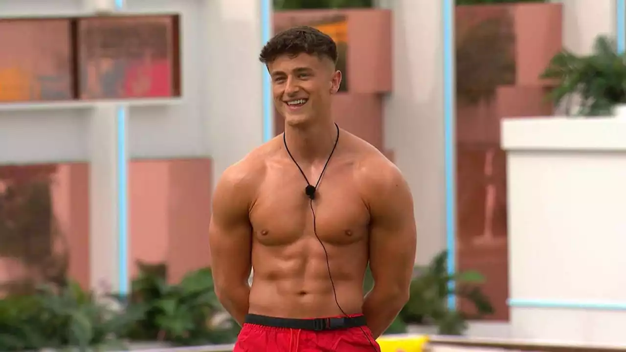 Hang on, WHAT? Love Island's Liam Llewellyn has a super famous dad