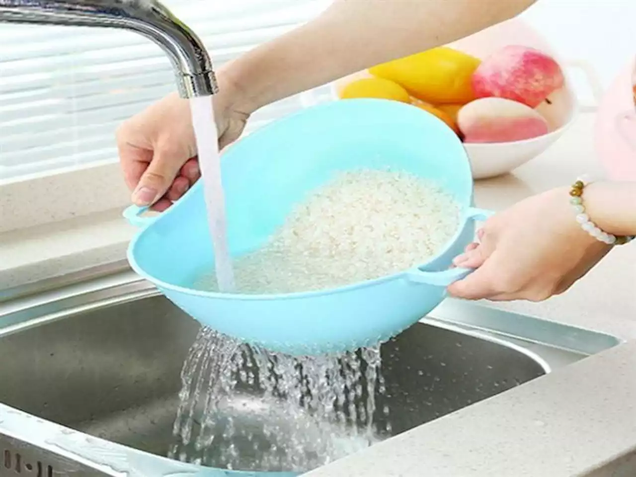 احذر.. عادة يتجاهلها كثيرون عند غسل الأرز قد تسبب التسمم والسرطان