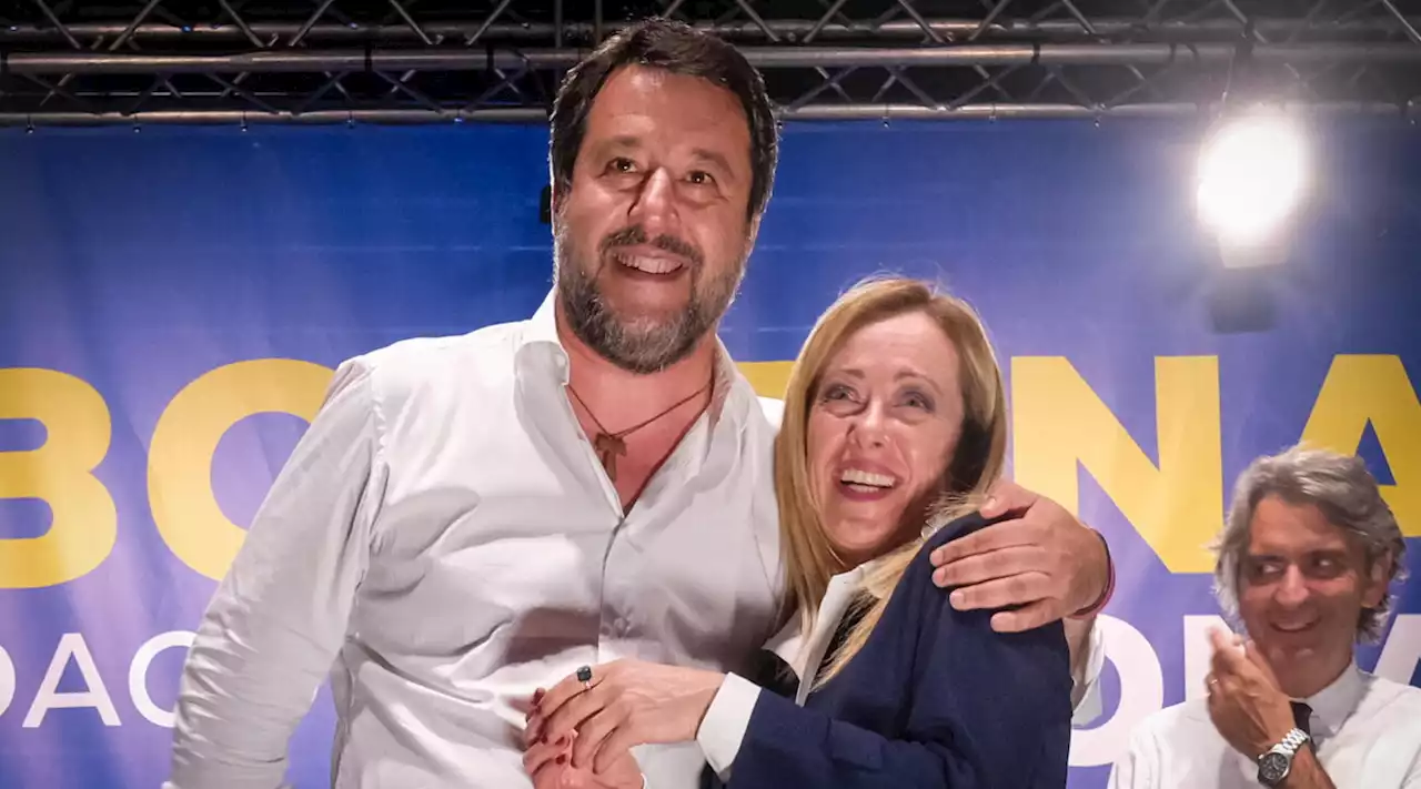 Salvini-Meloni, a Verona l'abbraccio della pace: 'Non faremo la fine di Romeo e Giulietta'