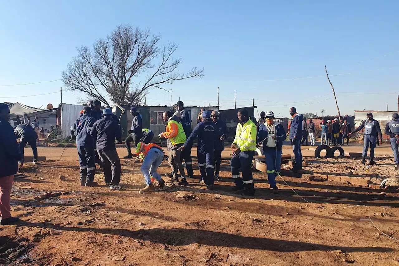 Slovo Park residents protest after City Power cuts illegal connections | The Citizen