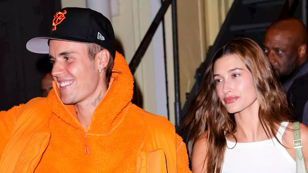 Hailey Bieber y Justin se visten con el estilo de pareja cool de los 90