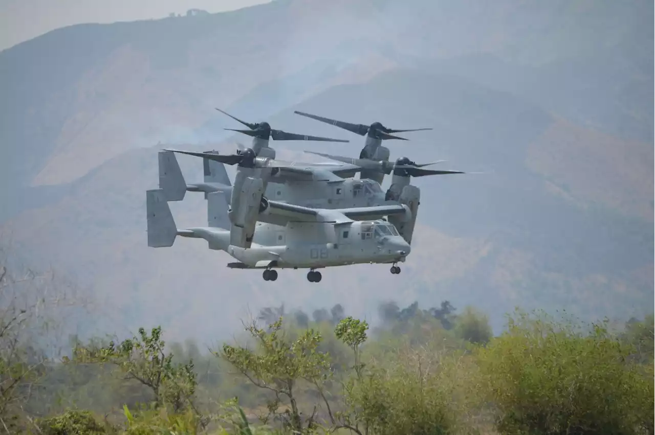 Military aircraft carrying five Marines crashes in California